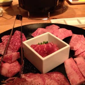 博多でステーキグリルなど人気の肉料理を味わえる …