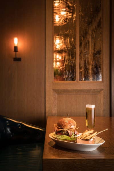 メインは人気のオークドアバーガー、ソールズベリーステーキとガーデンバーガーから選べるお得なランチセット!