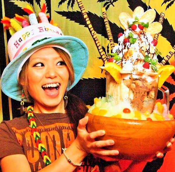 【TV・メディアの取材多数!夢の超BIGパフェで誕生日・記念日★】2.5H飲放+【サプライズ演出付BIGパフェ+全8品】アニバーサリーコース5500円⇒3500円