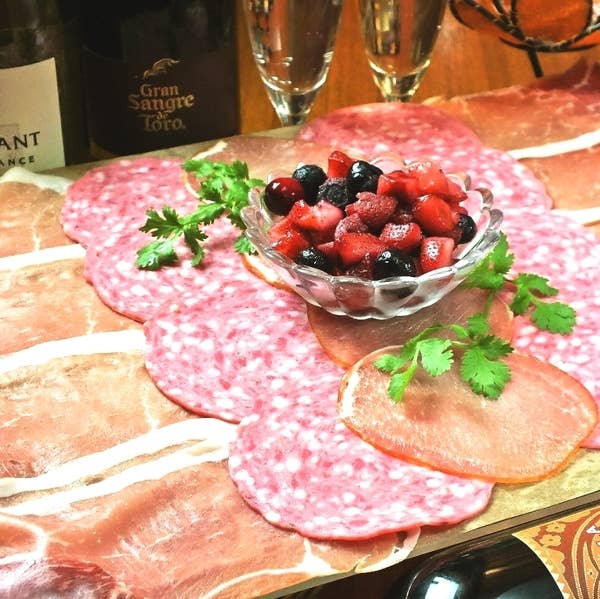【素材にこだわるプラチナ宴会】☆終日3時間!【3H飲放&スパークリング飲放】黒毛和牛ステーキ&生ハム・オリエンタル料理全11品TOMプラチナコース6800⇒税込4980円!