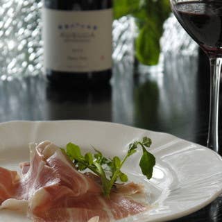 ワインを美味しく楽しむ!イタリア産プロシュートや、レバーパテなどワインを引き立てるつまみが盛りだくさん!