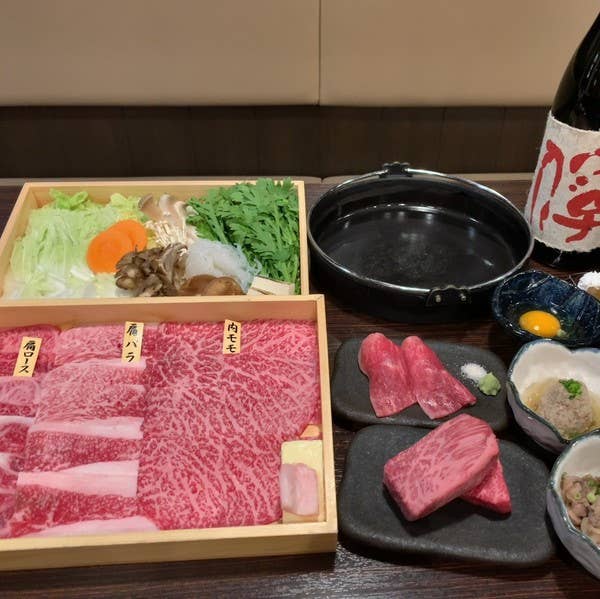 【2.5時間飲み放題付き】黒毛和牛のすき焼きと黒毛和牛のレアステーキコース〈全8品〉7,000円
