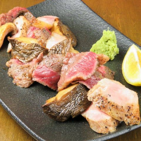 120分飲み放題付 茶美豚ロースグリルとUS牛肉赤身ステーキがついた肉家くざん満喫4500円コース♪