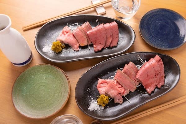≪期間限定≫”感染症対策 個人盛り”肉刺し3種類&名物博多もつ鍋等♪2H飲放付4000円!