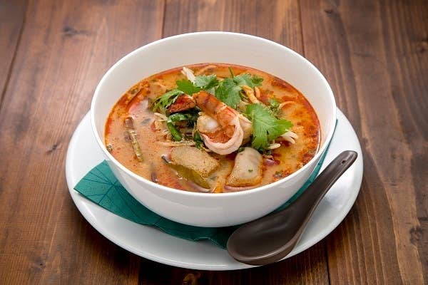 【平日限定×2時間飲み放題付】海老のすり身揚げ、トムヤムクン、選べるメインなど贅沢コース全11品