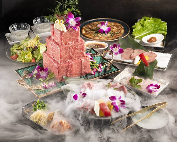 【サプライズ×驚きの誕生日】和牛A5ランクのサプライズ肉ケーキコース 7,000円⇒5,000円 (税抜)