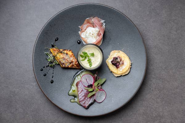 【ランチプリフィクスコース】前菜盛り合わせ、選べるパスタ、お肉又はお魚メイン料理、デザートの全4品