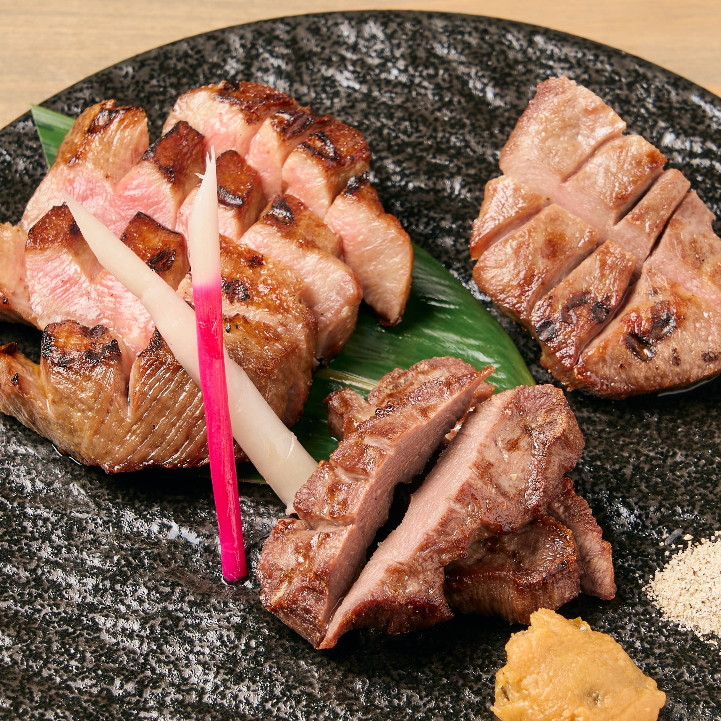 公式] 生牡蠣と極み牛タン RAKUGAKI 横浜鶴屋町店