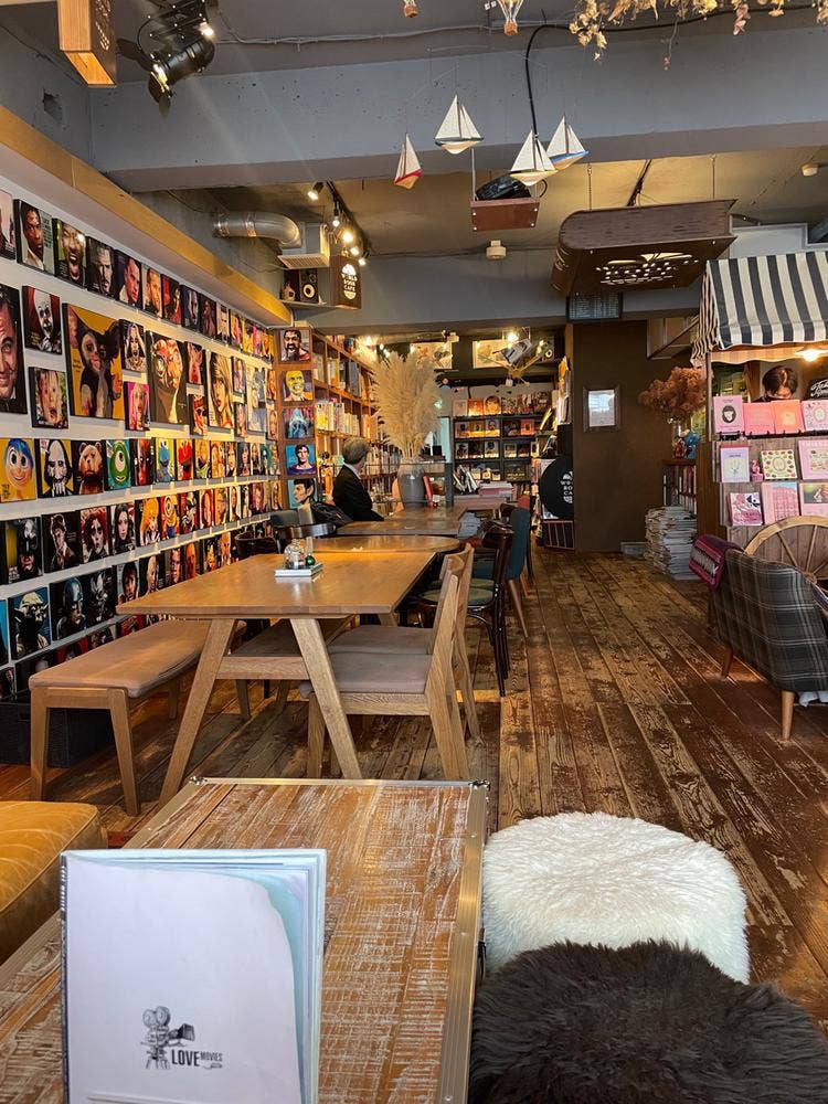 WORLD BOOKS CAFE（ワールドブックカフェ）（大通/カフェ