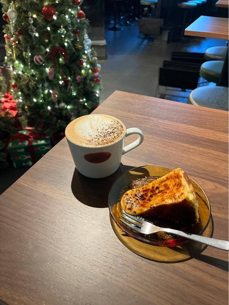 4 Seasons Christmas Cafe & Bar