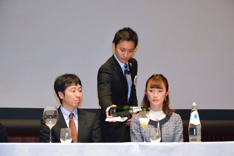 第9回JET CUPにてサービス実技の1シーン。(画像提供:日欧商事)